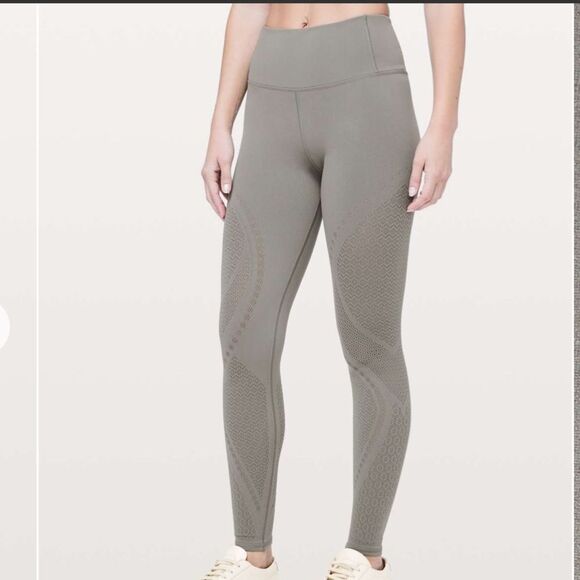 Lululemon Reveal Tight Mindful Motion in Carbon‎ Dust Sz 4 - Picture 1 of 9